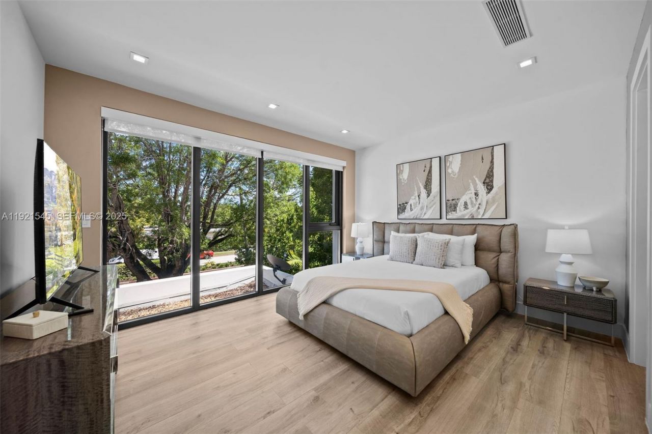 4740 Alton Rd, Miami Beach, FL 33140 Photo