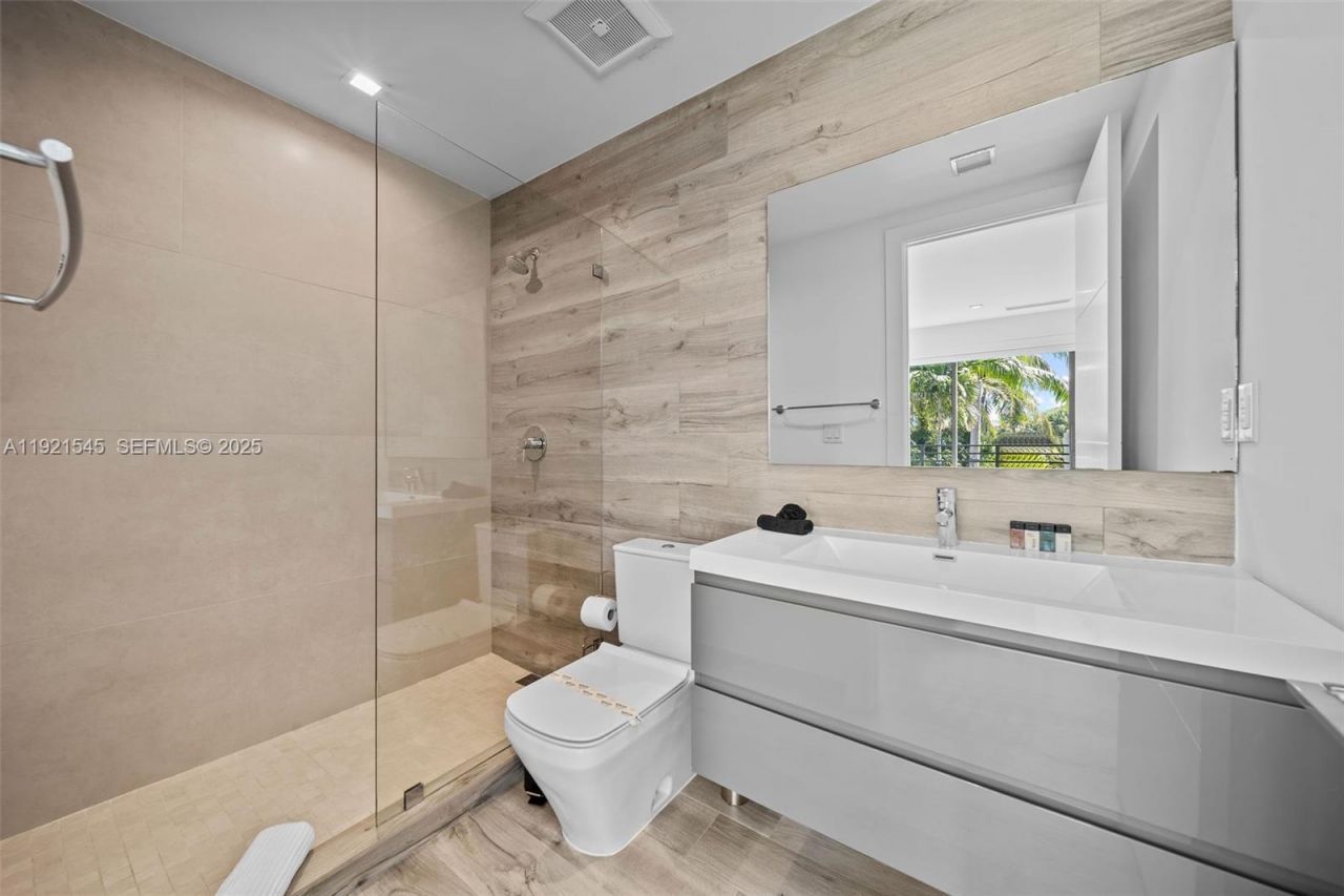 4740 Alton Rd, Miami Beach, FL 33140 Photo