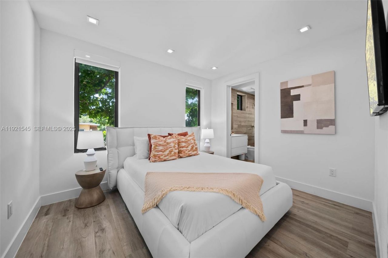 4740 Alton Rd, Miami Beach, FL 33140 Photo