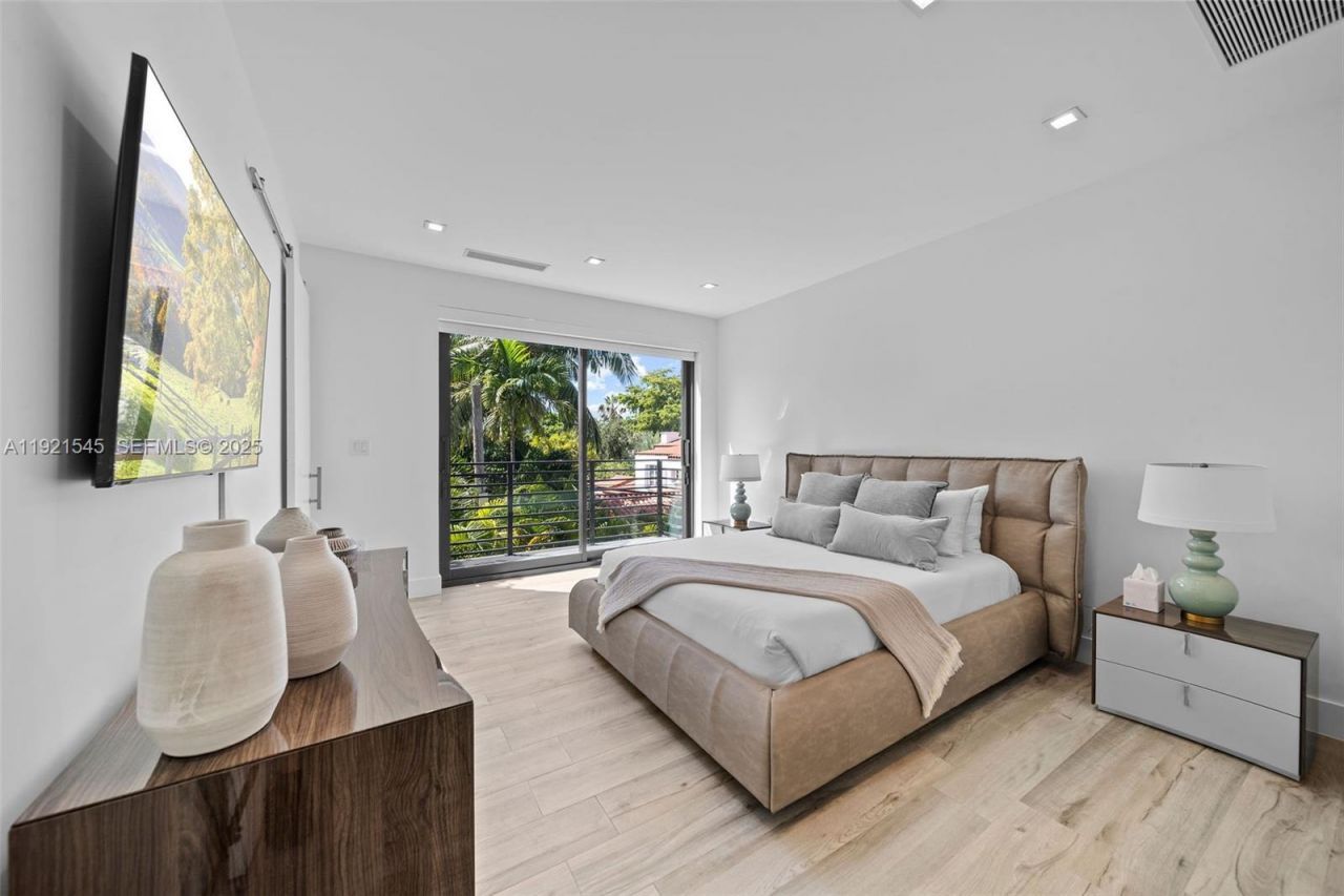 4740 Alton Rd, Miami Beach, FL 33140 Photo