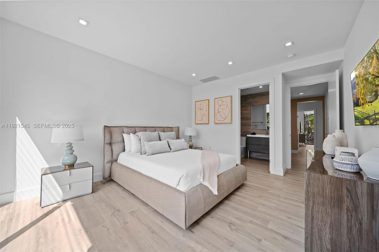 4740 Alton Rd, Miami Beach, FL 33140 Photo