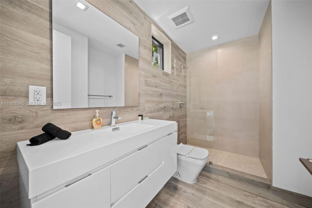 4740 Alton Rd, Miami Beach, FL 33140 Photo