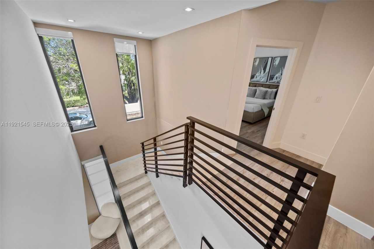 4740 Alton Rd, Miami Beach, FL 33140 Photo