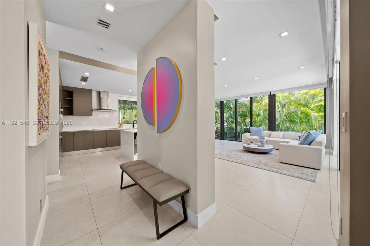 4740 Alton Rd, Miami Beach, FL 33140 Photo