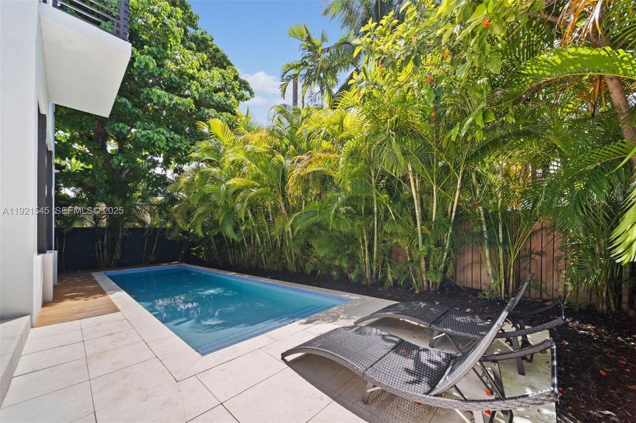 4740 Alton Rd, Miami Beach, FL 33140 Photo