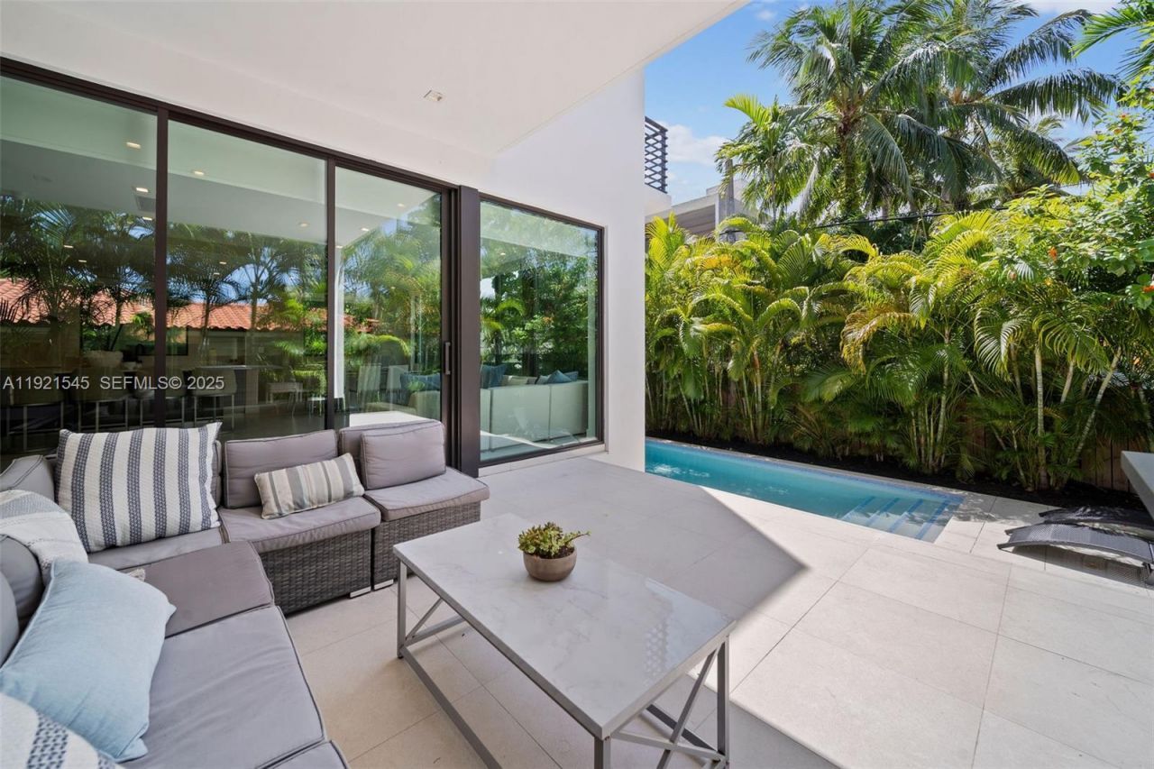 4740 Alton Rd, Miami Beach, FL 33140 Photo