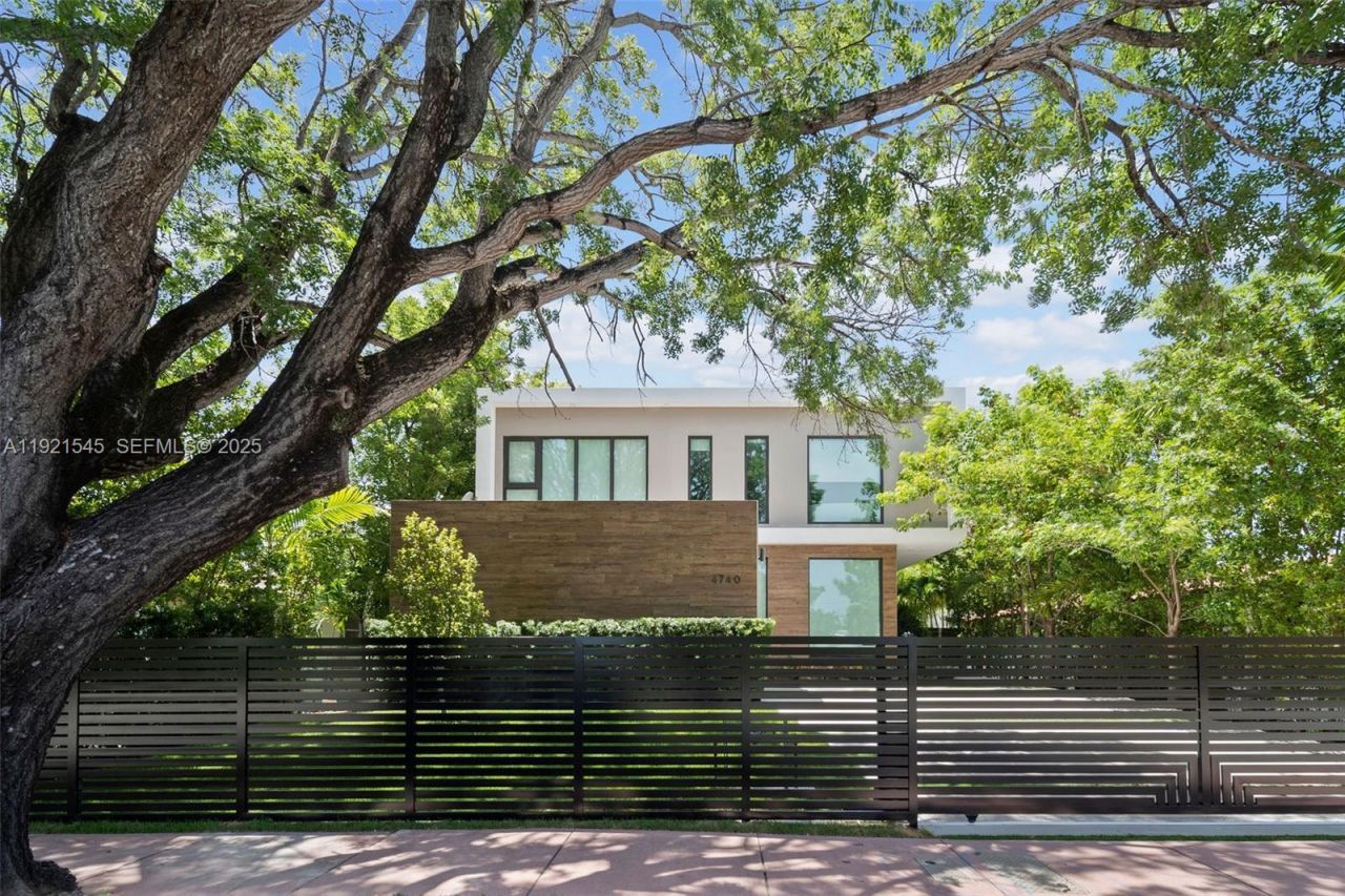 4740 Alton Rd, Miami Beach, FL 33140 Photo