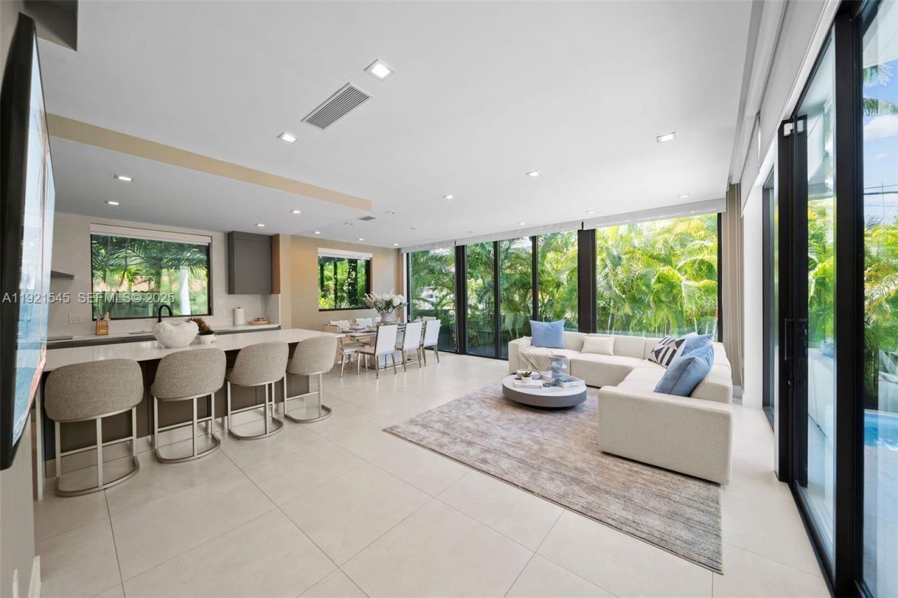 4740 Alton Rd, Miami Beach, FL 33140 Photo