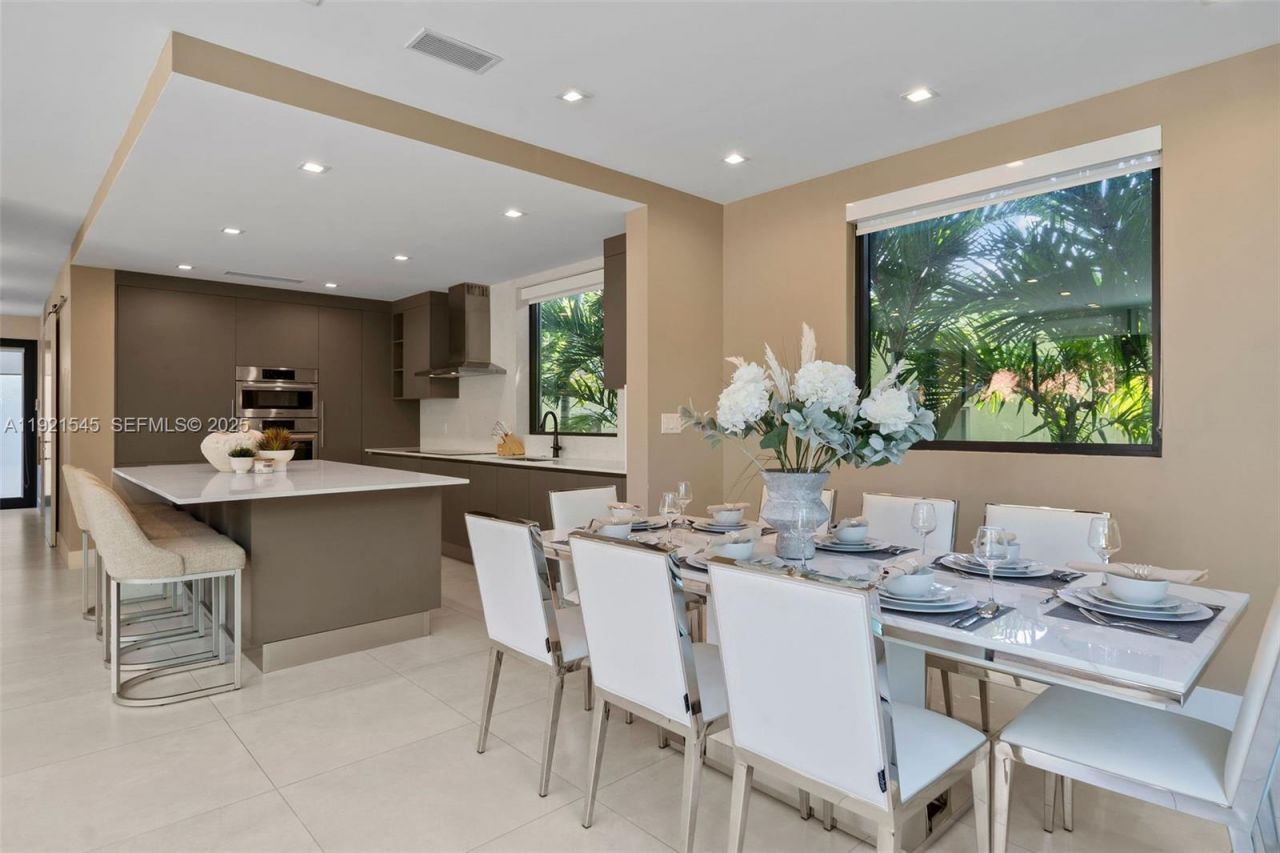 4740 Alton Rd, Miami Beach, FL 33140 Photo