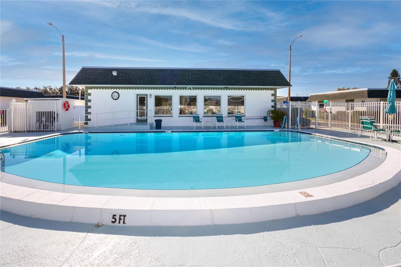 7830 39th Terrace N, Saint Petersburg, FL 33709 Photo