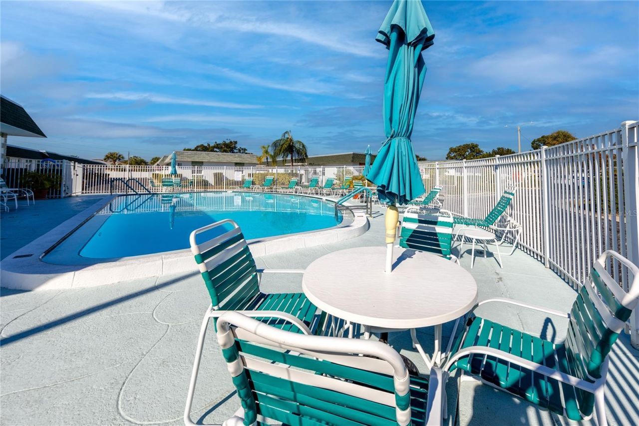 7830 39th Terrace N, Saint Petersburg, FL 33709 Photo