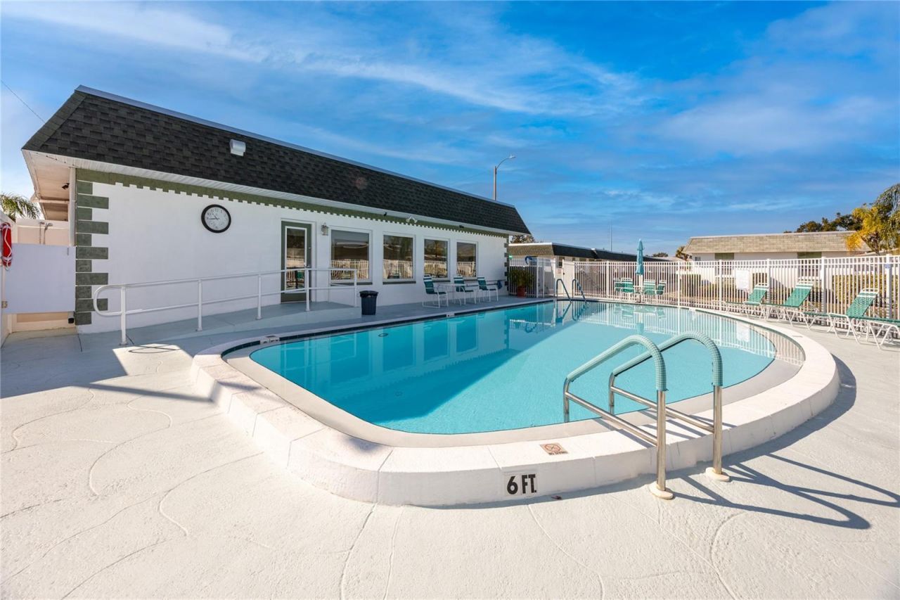 7830 39th Terrace N, Saint Petersburg, FL 33709 Photo