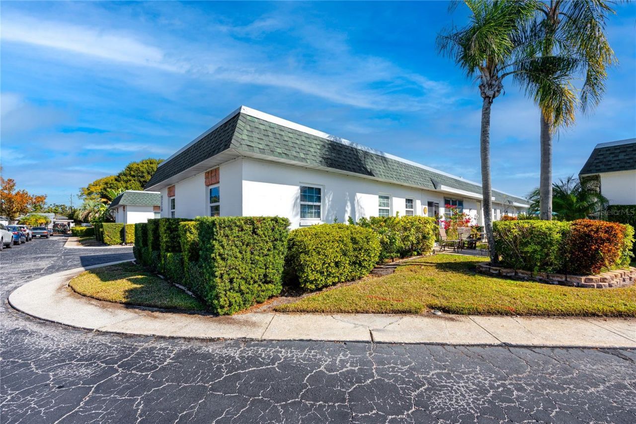 7830 39th Terrace N, Saint Petersburg, FL 33709 Photo