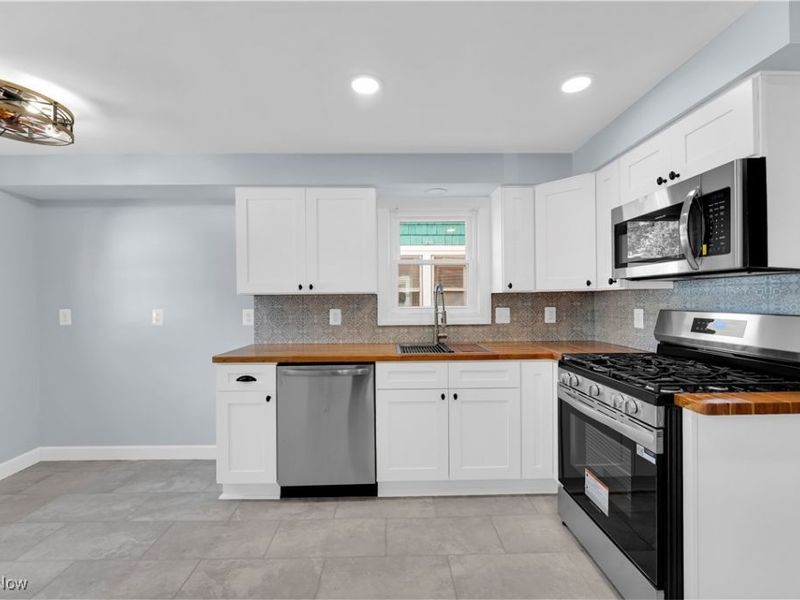 18006 Ponciana Avenue, Cleveland, OH 44135 Photo 8