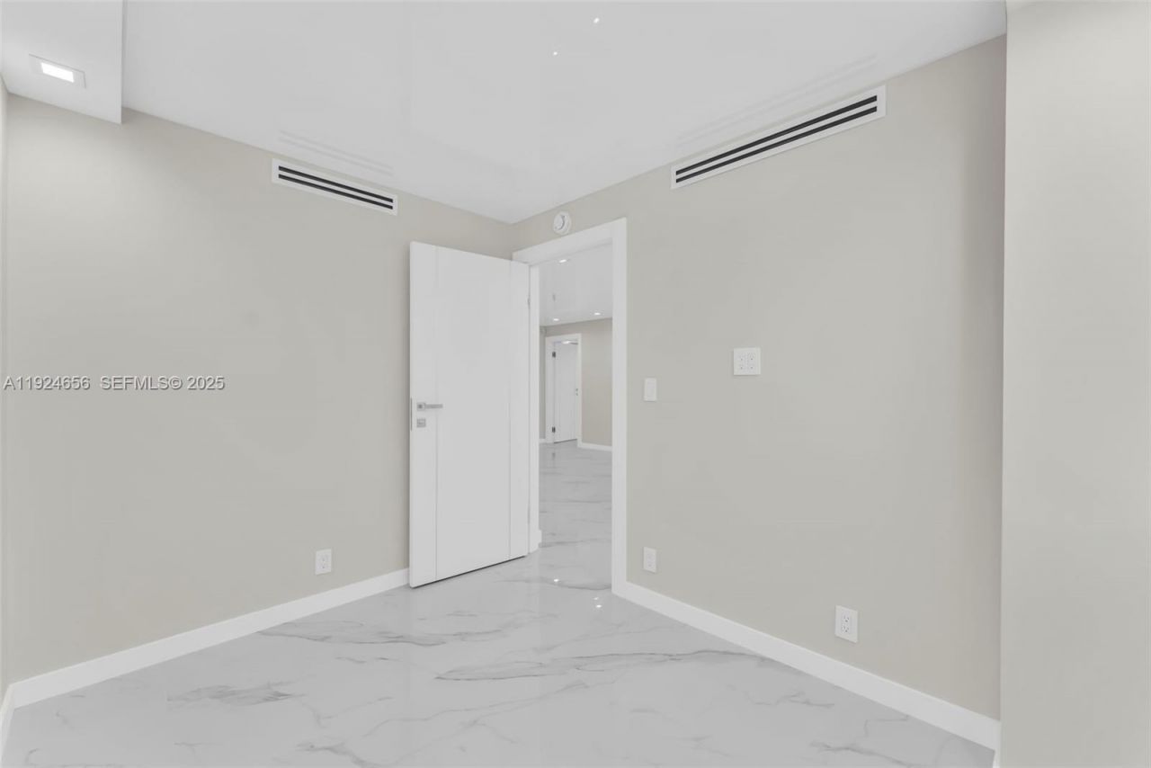 251 174th St, Unit 1414, Sunny Isles Beach, FL 33160 Photo