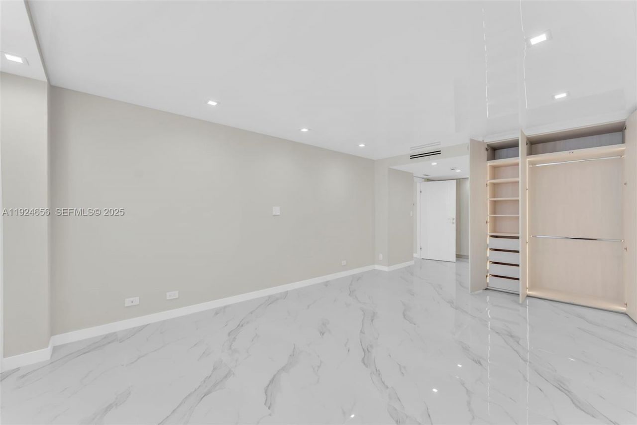 251 174th St, Unit 1414, Sunny Isles Beach, FL 33160 Photo