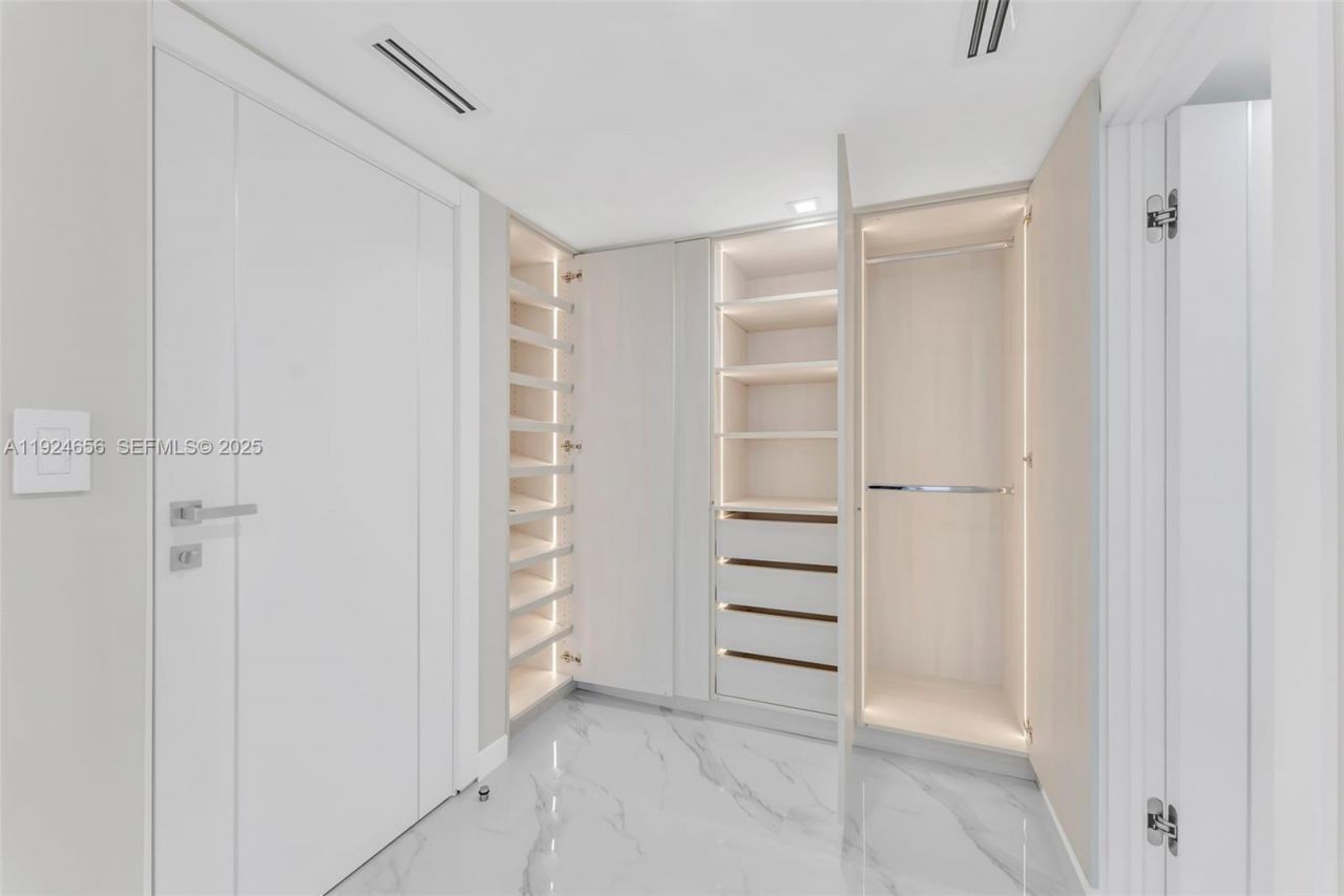 251 174th St, Unit 1414, Sunny Isles Beach, FL 33160 Photo