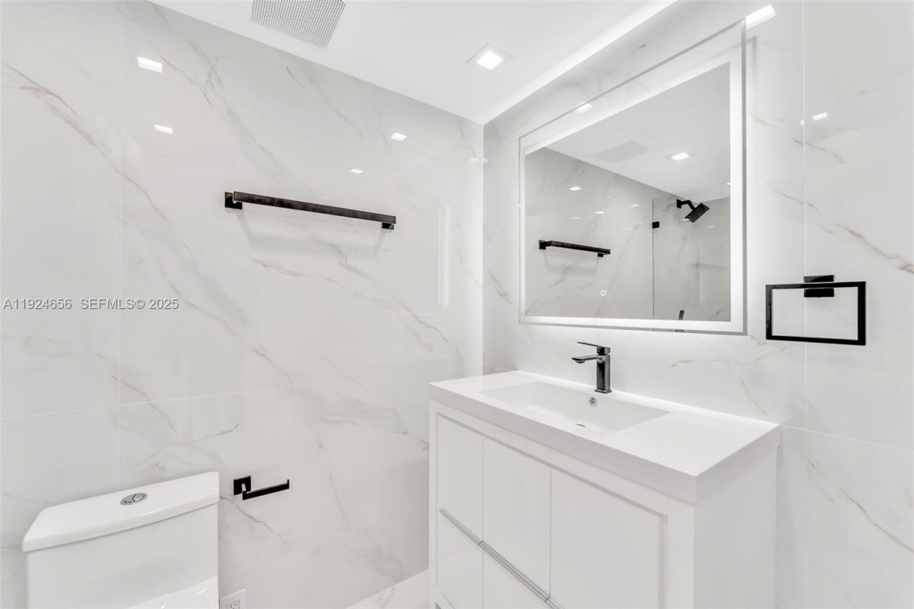 251 174th St, Unit 1414, Sunny Isles Beach, FL 33160 Photo