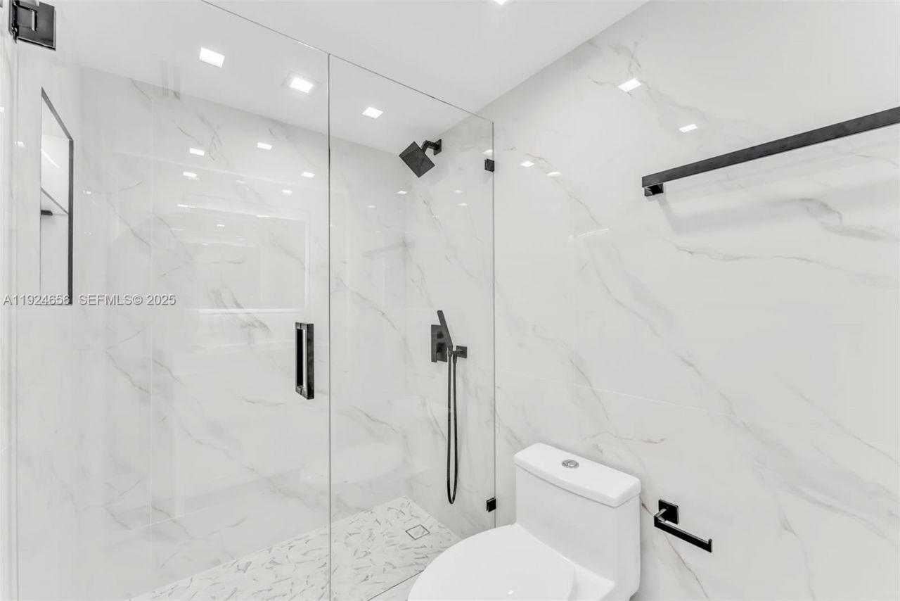 251 174th St, Unit 1414, Sunny Isles Beach, FL 33160 Photo