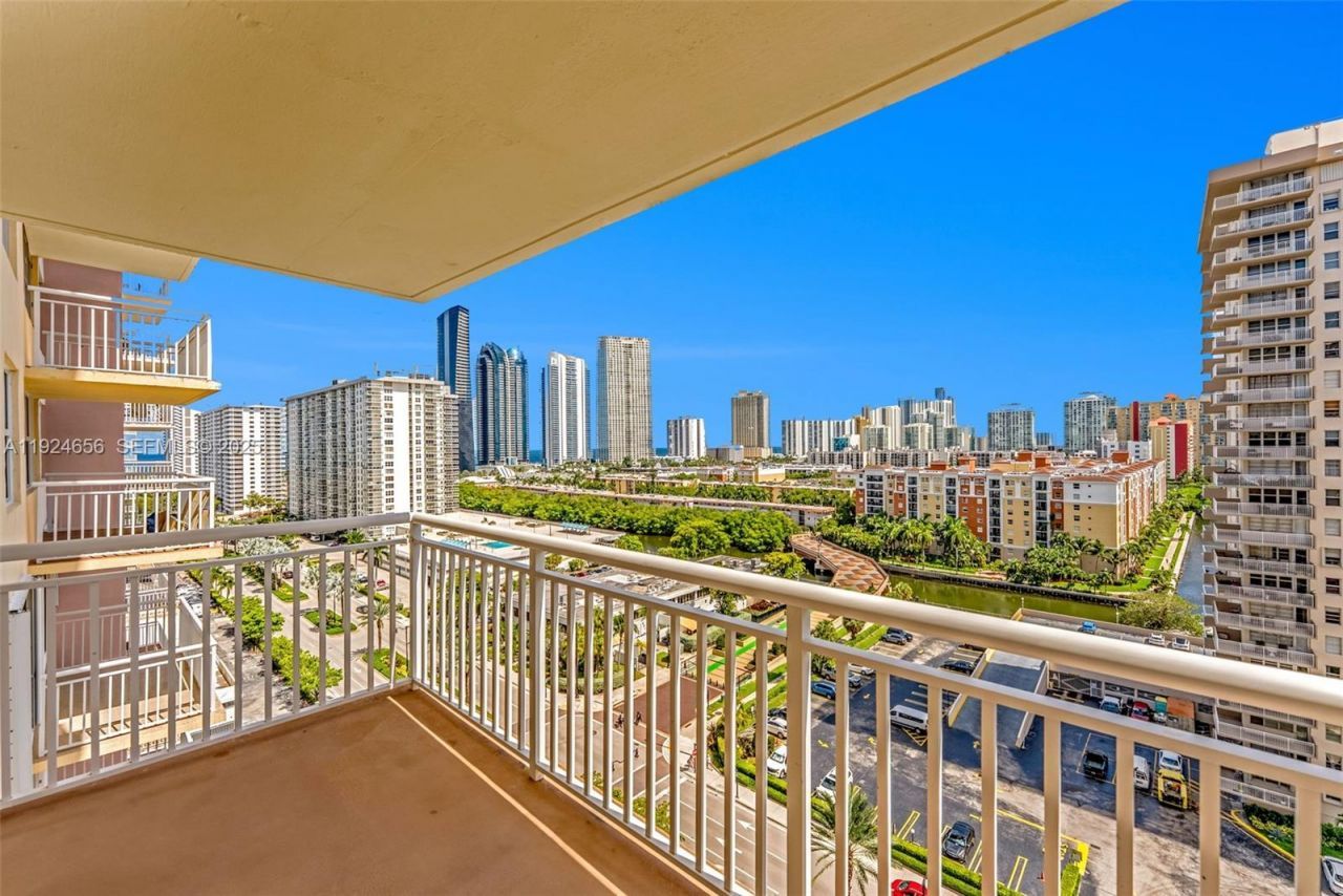 251 174th St, Unit 1414, Sunny Isles Beach, FL 33160 Photo