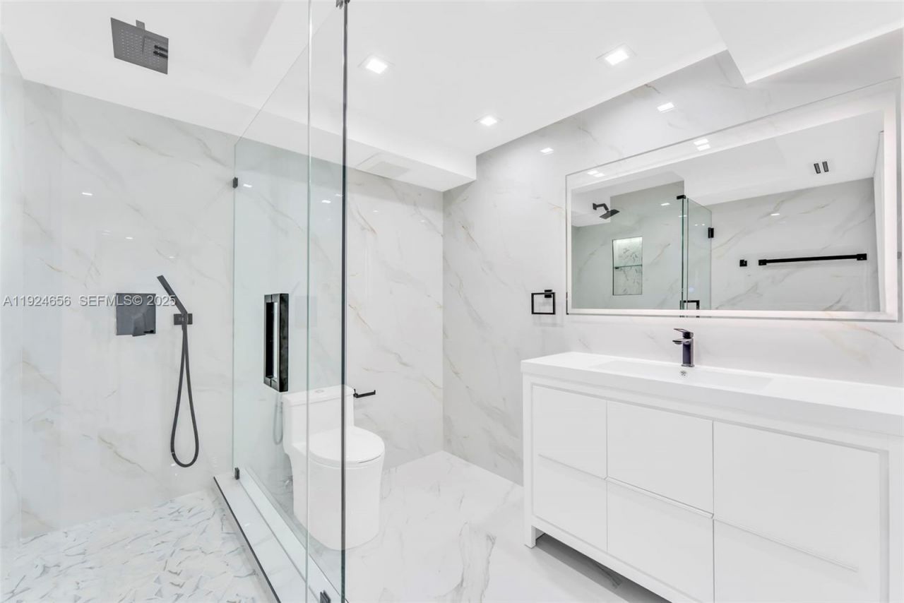 251 174th St, Unit 1414, Sunny Isles Beach, FL 33160 Photo