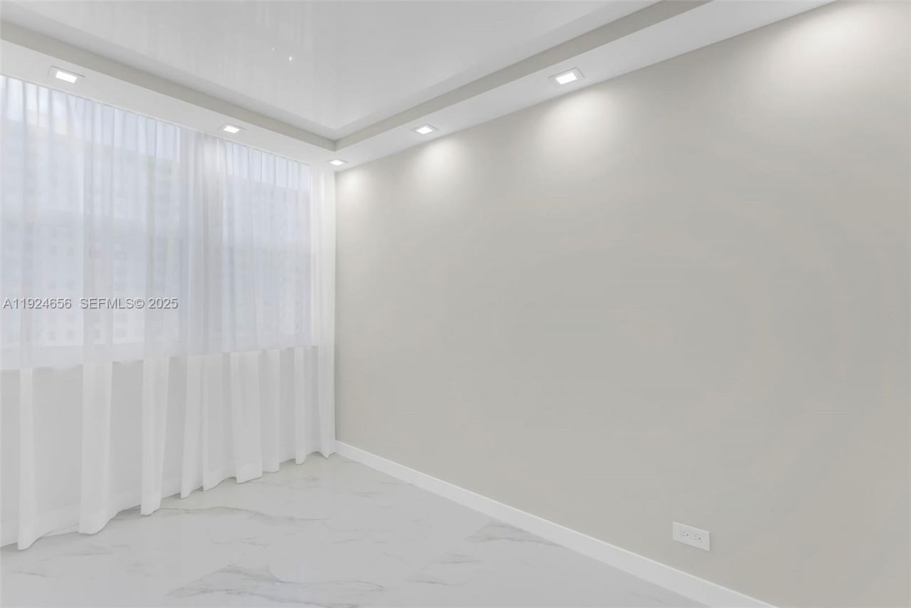 251 174th St, Unit 1414, Sunny Isles Beach, FL 33160 Photo