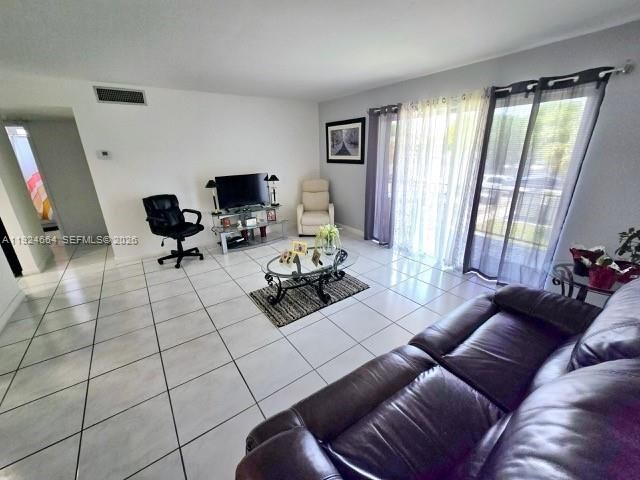 10375 N Kendall Dr, Unit J7, Miami, FL 33176 Photo
