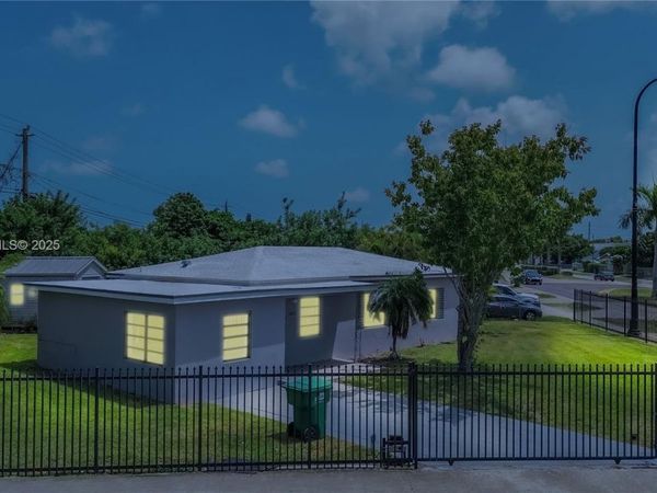14801 Lincoln Blvd, Miami, FL 33176