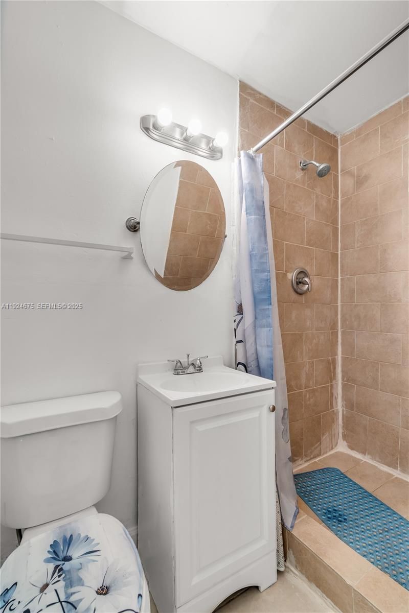 7525 NE Miami Ct, Miami, FL 33138 Photo