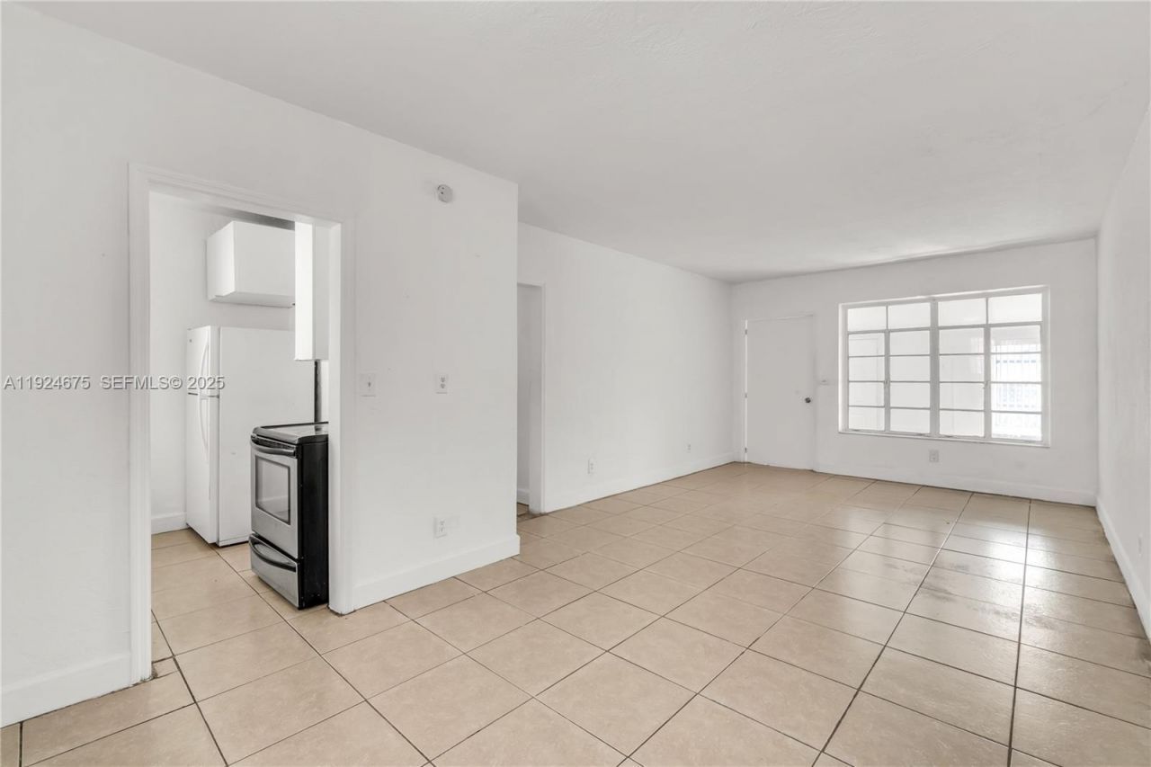 7525 NE Miami Ct, Miami, FL 33138 Photo