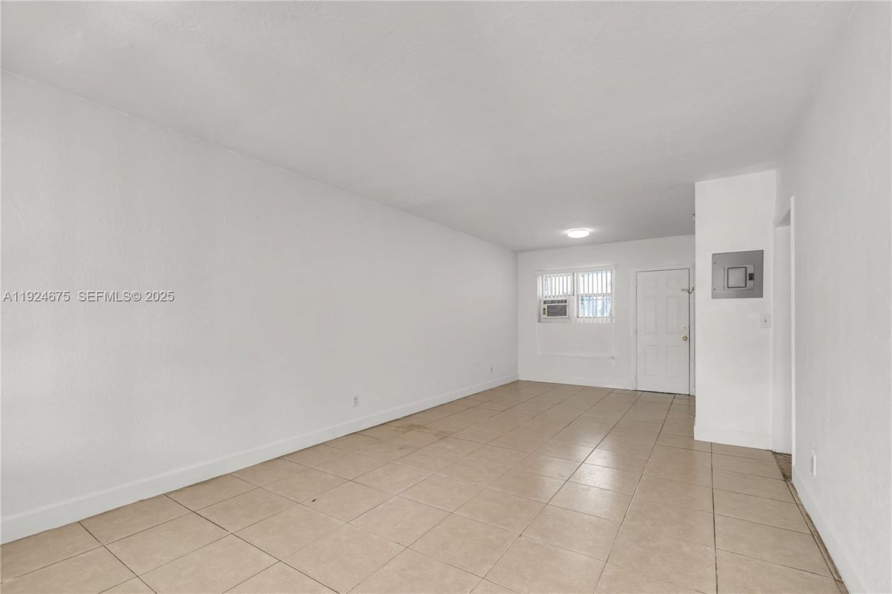 7525 NE Miami Ct, Miami, FL 33138 Photo