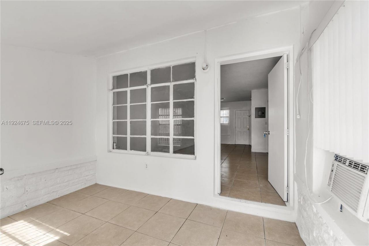 7525 NE Miami Ct, Miami, FL 33138 Photo