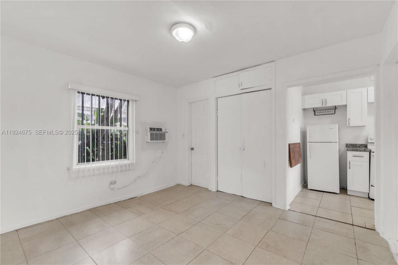 7525 NE Miami Ct, Miami, FL 33138 Photo