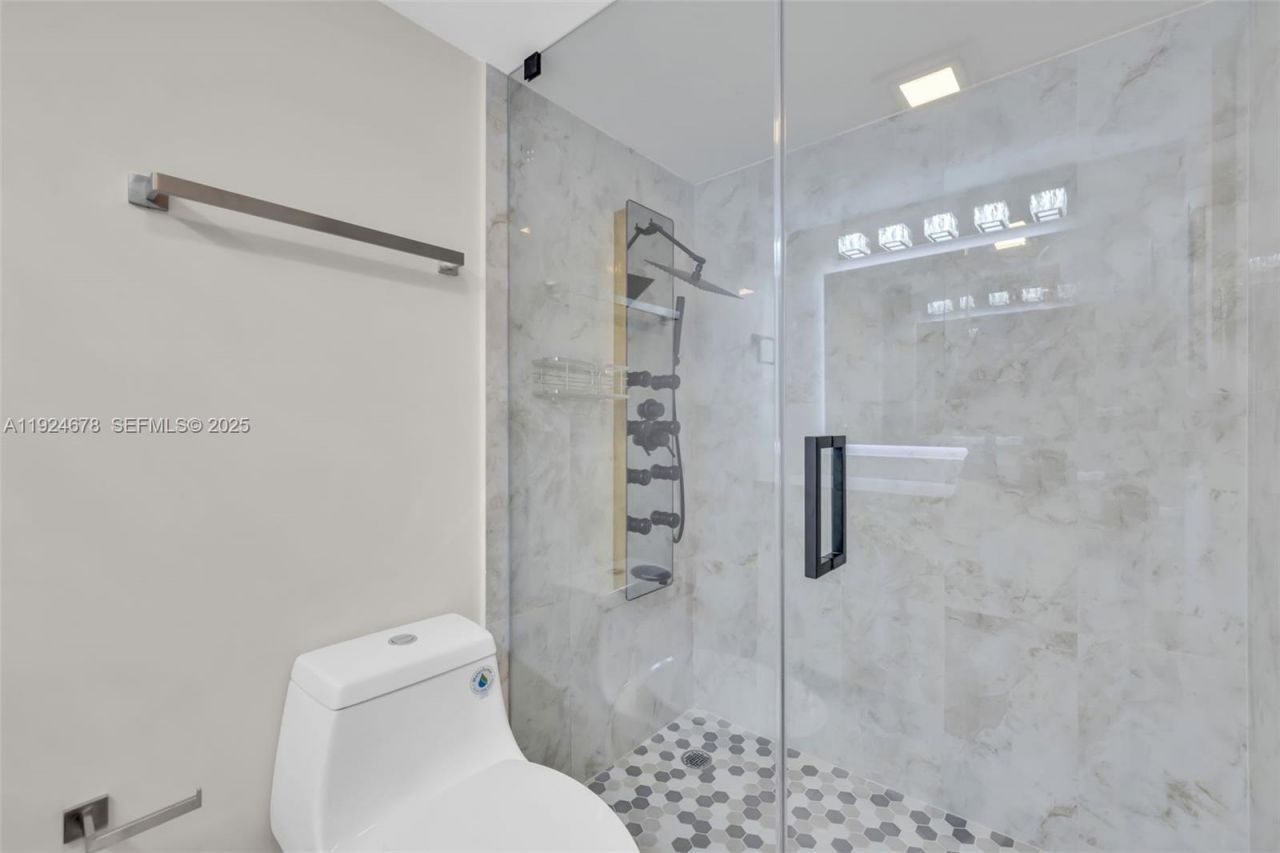 251 174th St, Unit 1415, Sunny Isles Beach, FL 33160 Photo