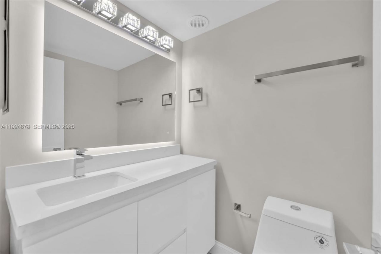 251 174th St, Unit 1415, Sunny Isles Beach, FL 33160 Photo