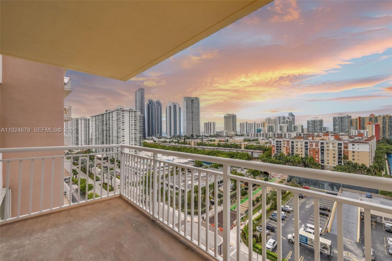 251 174th St, Unit 1415, Sunny Isles Beach, FL 33160 Photo