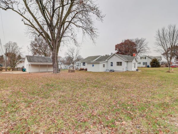 226 Avenue F, Rock Falls, IL 61071