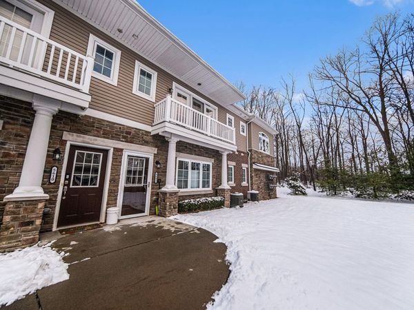 5610 Arbor Chase Drive, Ann Arbor, MI 48103