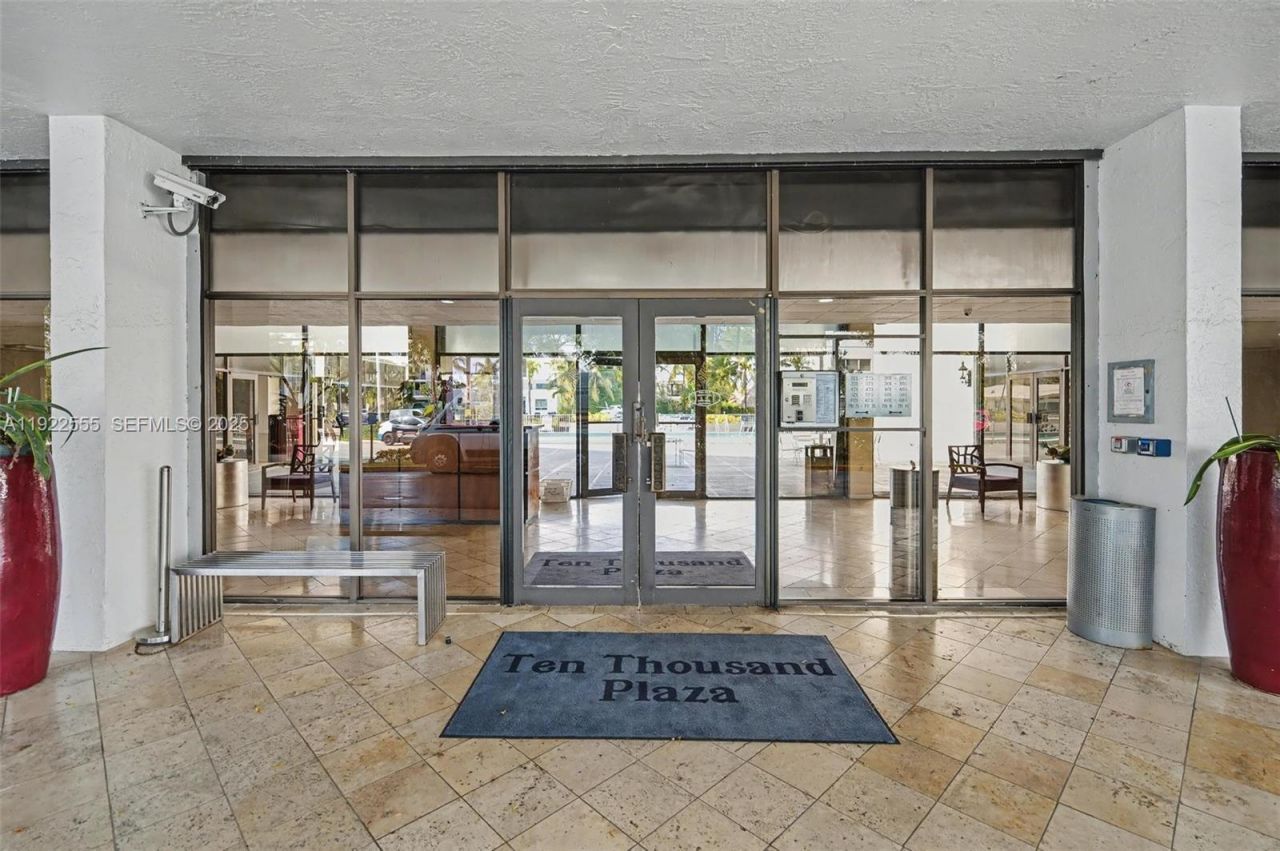 10000 W Bay Harbor Dr, Unit 303, Bay Harbor Islands, FL 33154 Photo