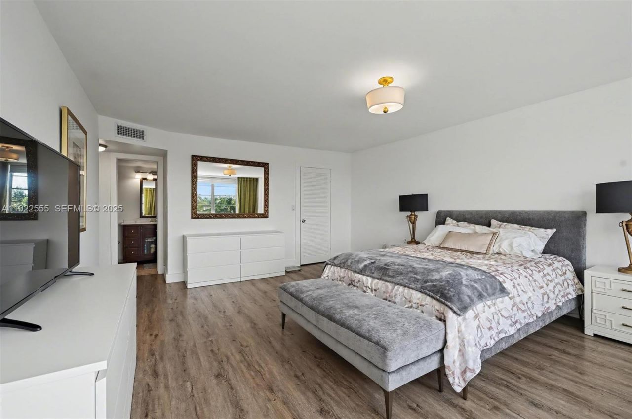 10000 W Bay Harbor Dr, Unit 303, Bay Harbor Islands, FL 33154 Photo