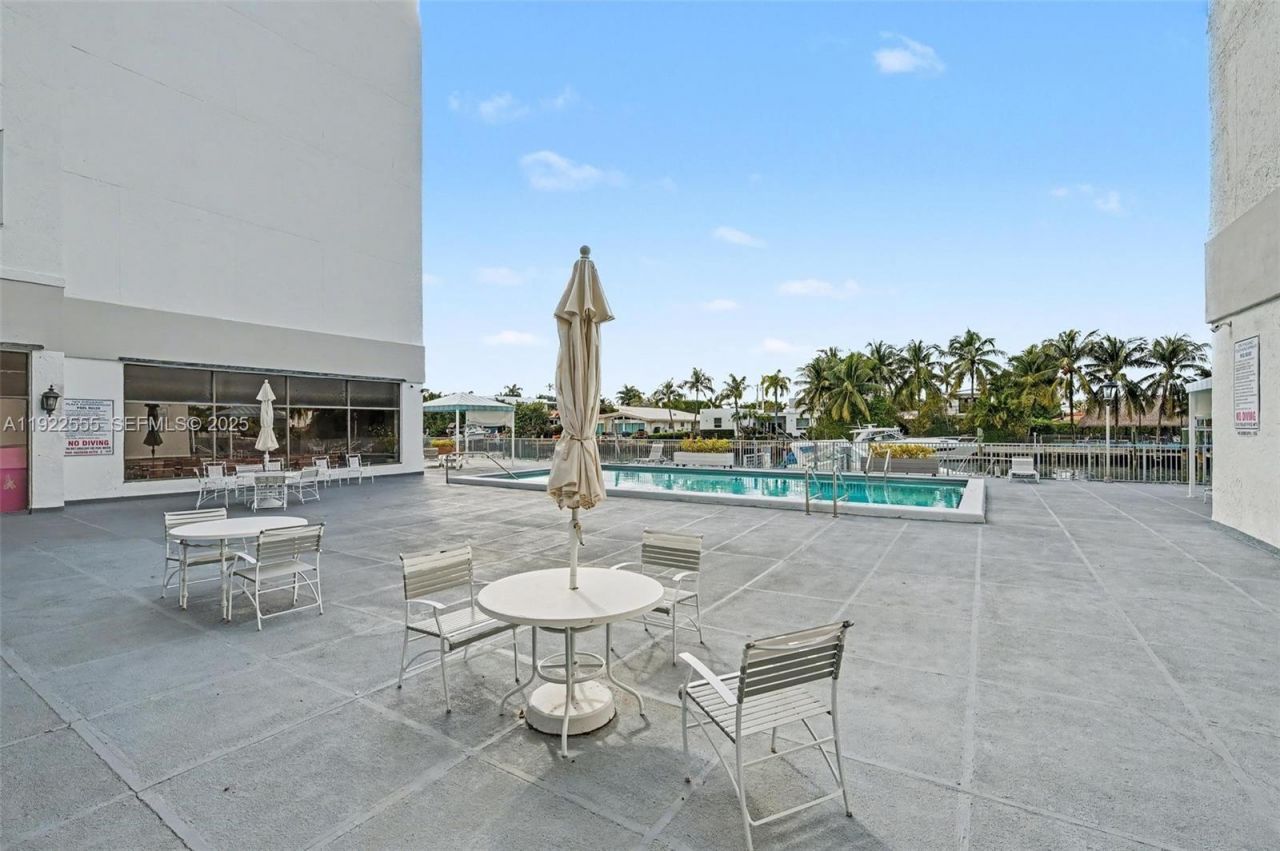 10000 W Bay Harbor Dr, Unit 303, Bay Harbor Islands, FL 33154 Photo