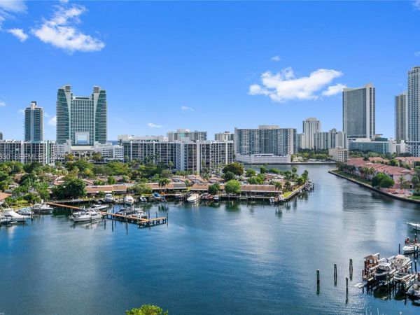 500 Three Islands Blvd, Unit 917, Hallandale Beach, FL 33009