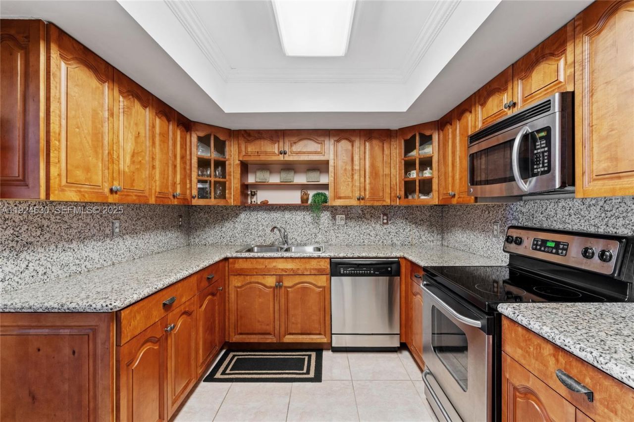 500 Three Islands Blvd, Unit 917, Hallandale Beach, FL 33009 Photo