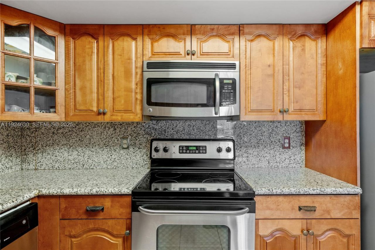 500 Three Islands Blvd, Unit 917, Hallandale Beach, FL 33009 Photo