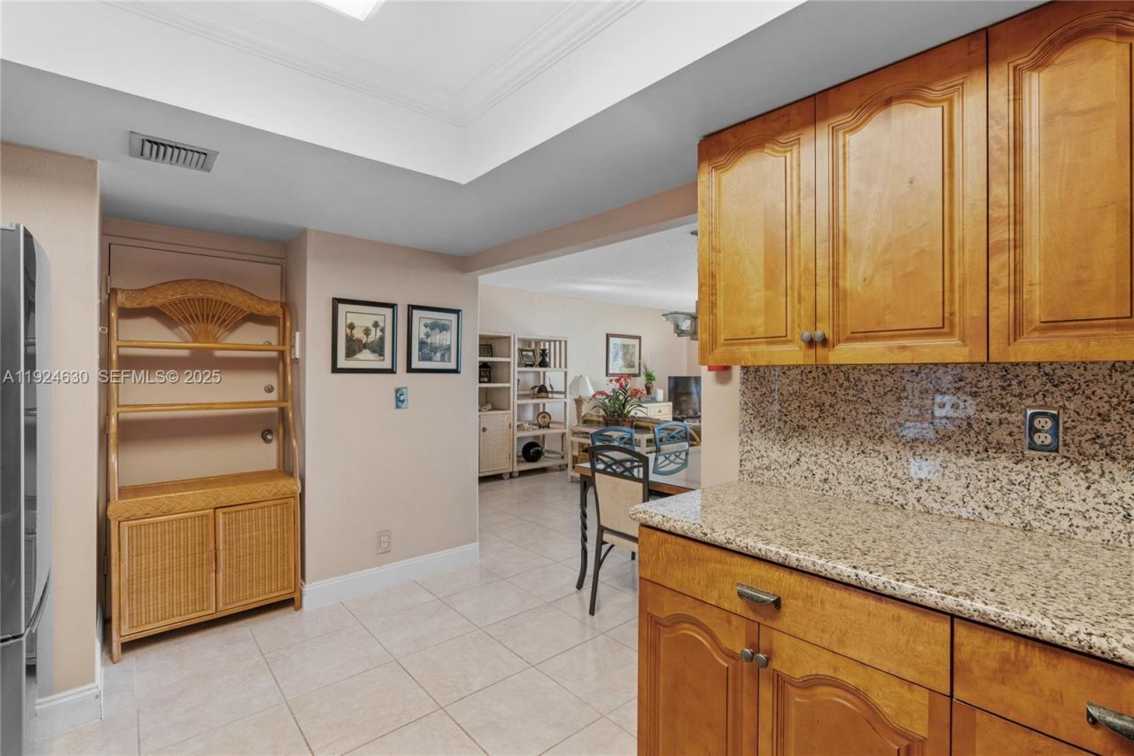 500 Three Islands Blvd, Unit 917, Hallandale Beach, FL 33009 Photo