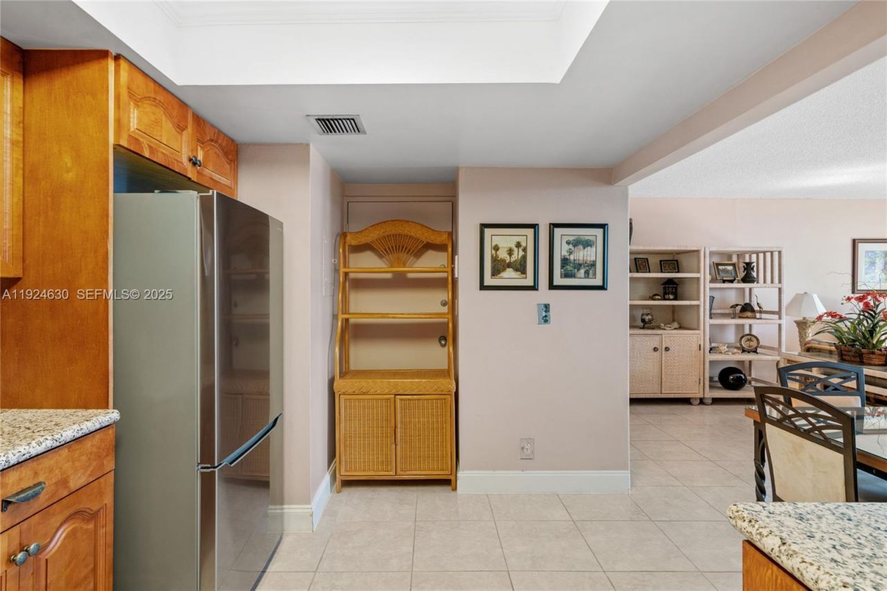 500 Three Islands Blvd, Unit 917, Hallandale Beach, FL 33009 Photo