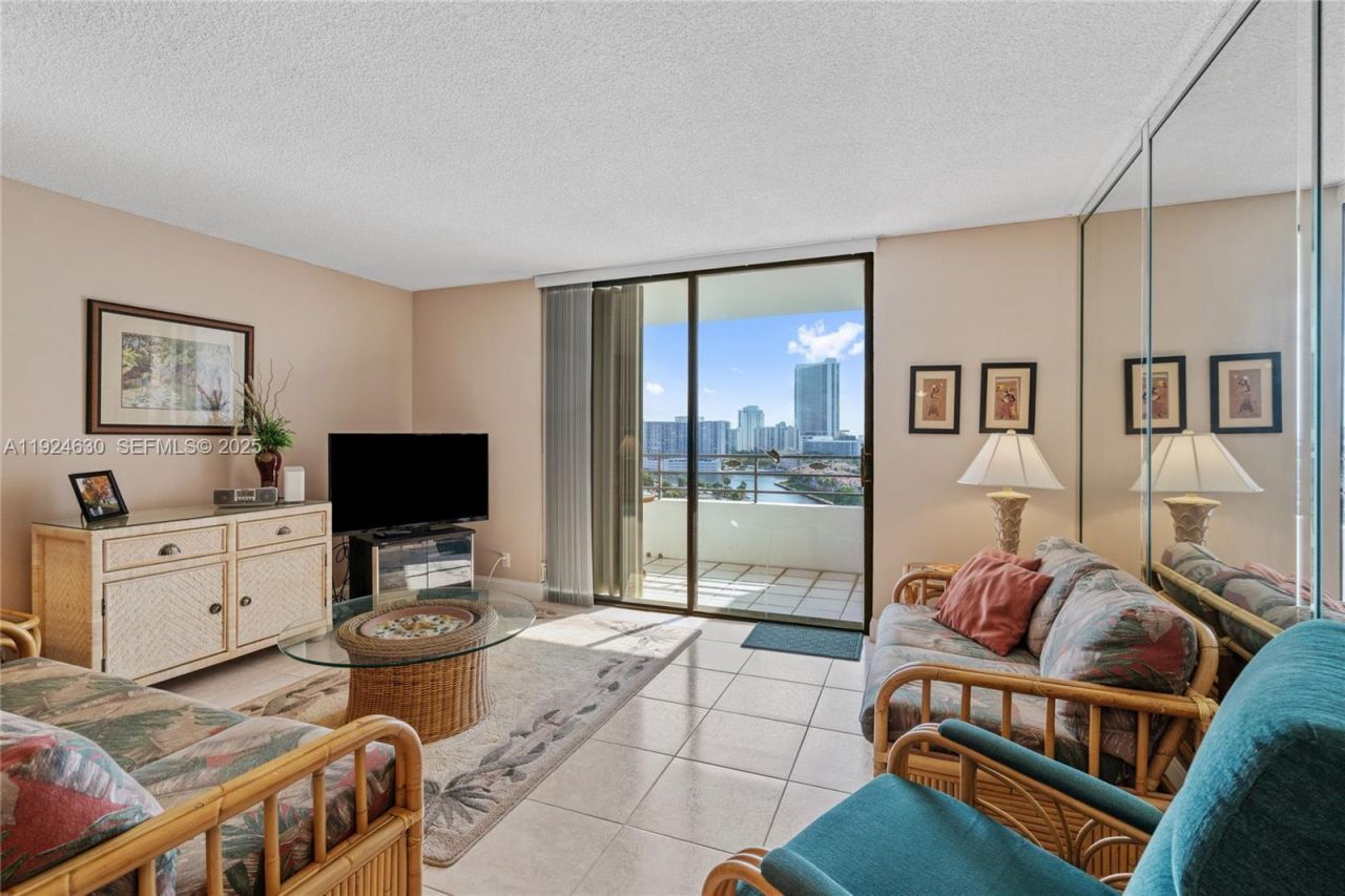 500 Three Islands Blvd, Unit 917, Hallandale Beach, FL 33009 Photo
