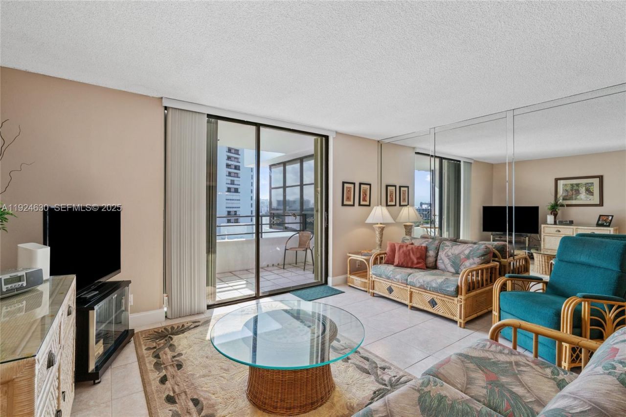 500 Three Islands Blvd, Unit 917, Hallandale Beach, FL 33009 Photo