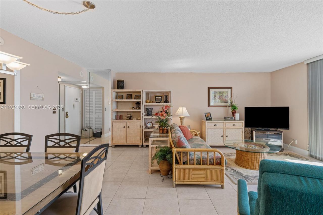 500 Three Islands Blvd, Unit 917, Hallandale Beach, FL 33009 Photo