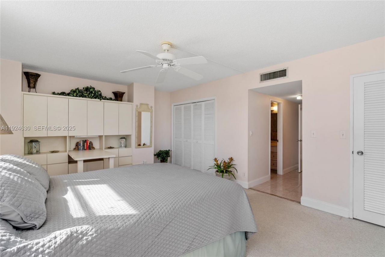 500 Three Islands Blvd, Unit 917, Hallandale Beach, FL 33009 Photo